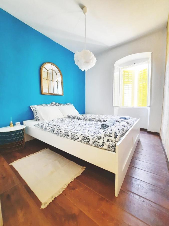 Oh La La Apartment Old Town Ровинь Экстерьер фото